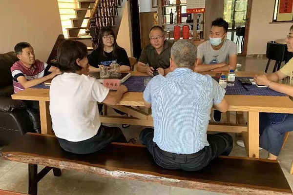 客堂間的人大代表聯(lián)系點，一起走入奉賢莊行