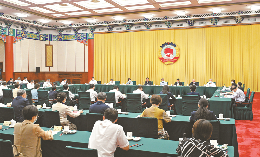 全國(guó)政協(xié)召開(kāi)雙周協(xié)商座談會(huì) 圍繞“建立健全生育支持政策體系”協(xié)商議政 王滬寧主持