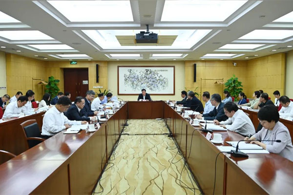 全國人大常委會機(jī)關(guān)黨組理論學(xué)習(xí)中心組開展集體學(xué)習(xí)研討
